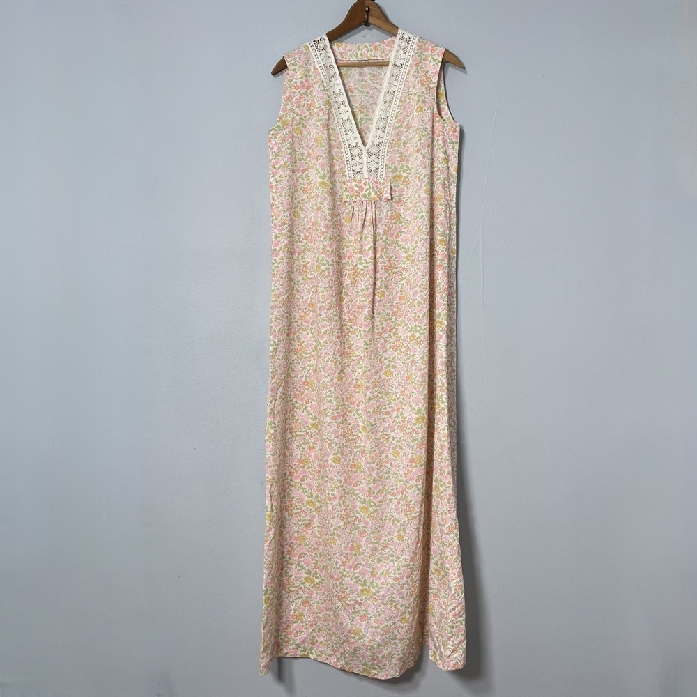 Vintage Cottagecore Nightgown Medium Pink Homemade Ditsy Floral Lace V-Neck